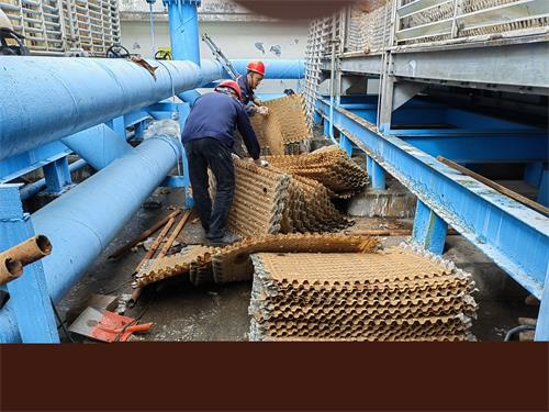 冷卻塔平衡管的重要性-冷卻塔為什么一個滿水一個沒水？(冷卻塔平衡管管